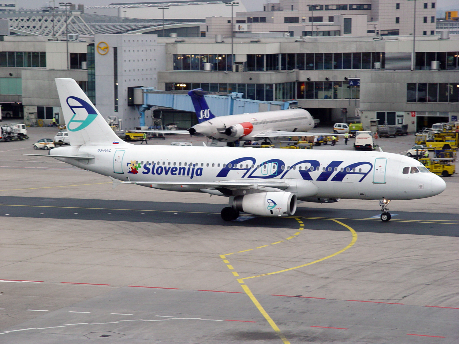 Airbus A320231 S5AAC Frankfurt FRA 13 06 03