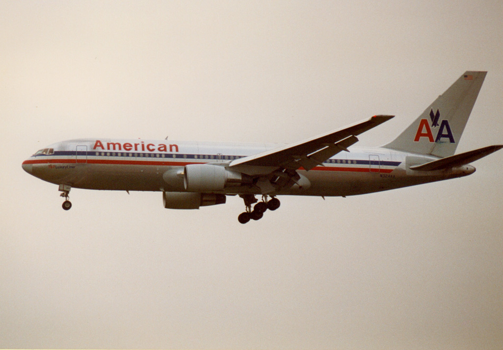 Aircraft Photo of F-GHGH, Boeing 767-375/ER