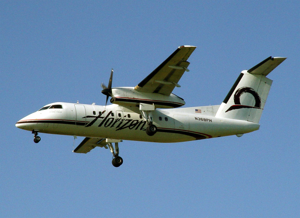 qx-dhc-8-100.jpg