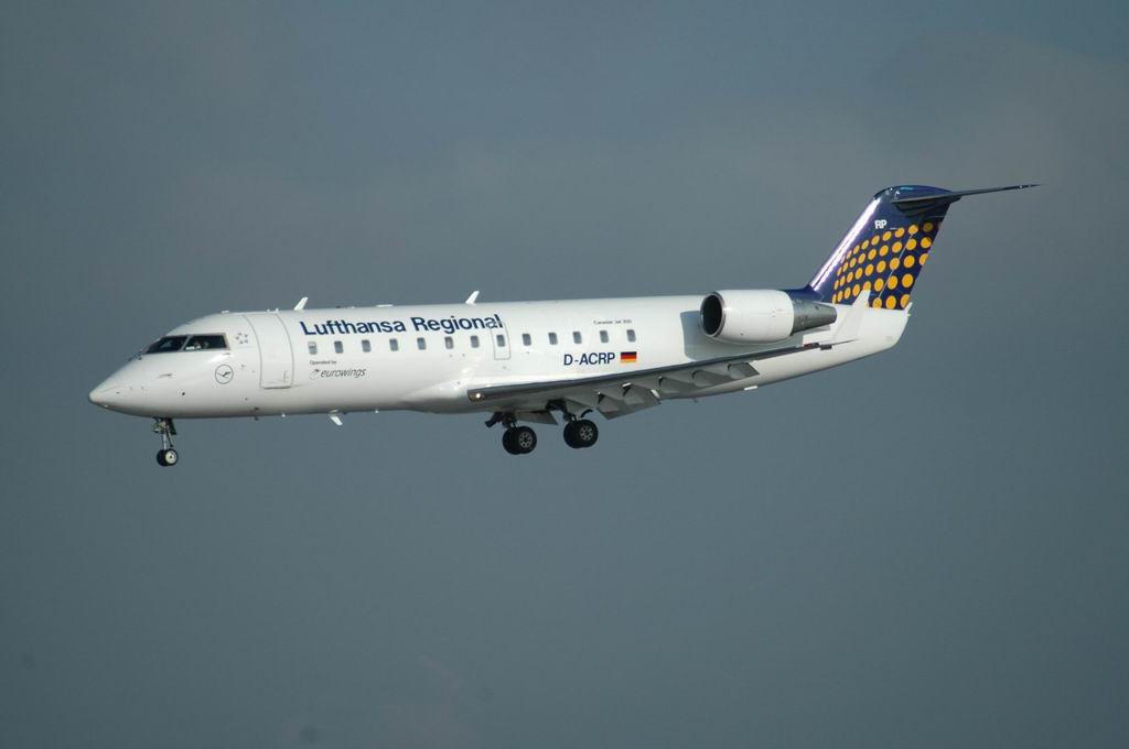 lhr-crj-200lr.jpg